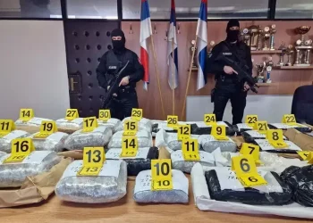 policija i zaplijenjena roba