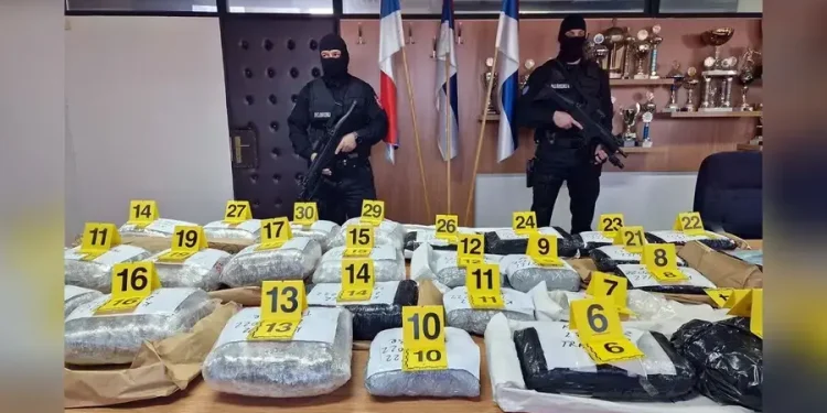 policija i zaplijenjena roba