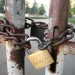 zaključana kapija firme