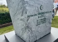 Spomenik ploča cvijet Srebrenice u Danskoj