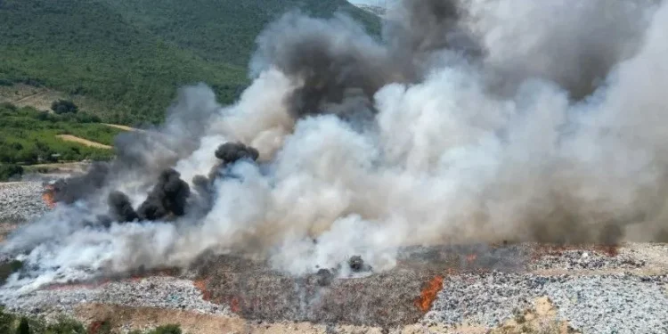 Požar na deponiji Uborak u Mostaru, proglašeno vanredno stanje