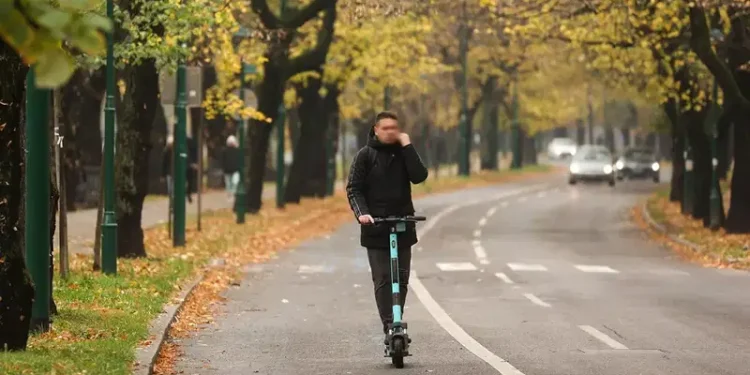 Konačno stižu pravila za električne romobile u BiH: Kacige postaju obavezne, uvode se visoke kazne i nova ograničenja