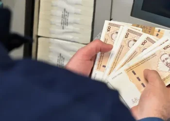 Počela isplata regresa zaposlenima u institucijama: Na račune stiže 853 KM