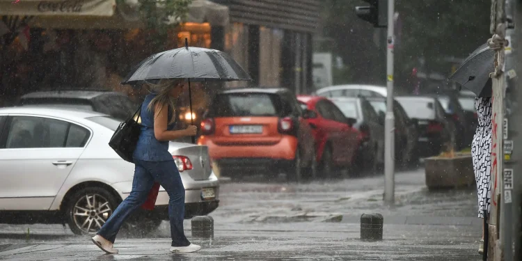 Nakon svježeg jutra stiže nova promjena vremena: Pljuskovi, grmljavina i grad prijete dijelovima BiH