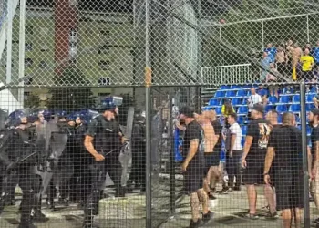 Bugarski navijači tražili obračun, zaustavila ih policija