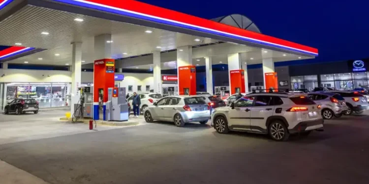 INA i Petrol ograničili točenje goriva, od utorka stižu više cijene