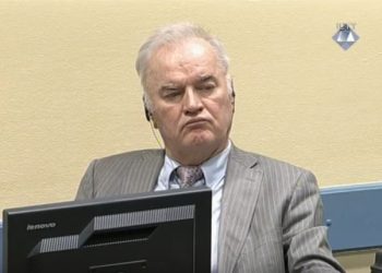 Umro ratni zločinac Ratko Mladić, osuđen na doživotni zatvor zbog genocida u Srebrenici